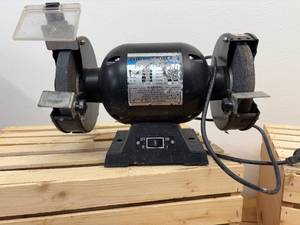 lot 20 image: Tool shop bench grinder