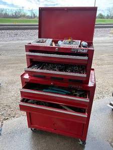 lot 24 image: Waterloo tool cabinet with tools