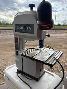 lot 26 image: Delta shop Master band saw