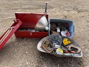 lot 39 image: Miscellaneous tool garage lot