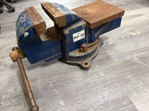lot 48 image: 6-inch shop tabletop bench vice grip
