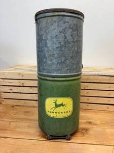 lot 64 image: 1956 to 1968 John Deere planter seeder original four legged John Deer logo