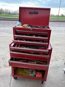 lot 59 image: Unnamed tool cabinet with tools -