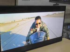 lot 21 image: 40 Inch VIZIO Class Full HD 1080p LED Smart TV (VFD40M-08) 845226022890