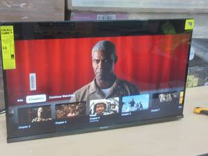 lot 40 image: 32 Inch Hisense - 32 Class A4 Series HD 720P LED Smart Roku TV