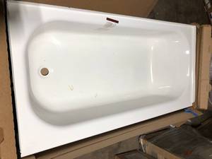 lot 11 image: Bootz Industries Aloha 60 in. x 30 in. Alcove Soaking Bathtub with Right Drain in White slight damage    Customer Returns See Pictures