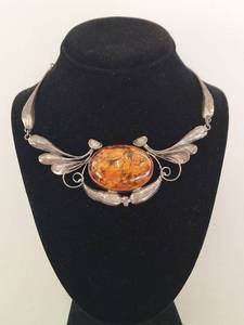 lot 1N image: Vintage Sterling Silver Necklace with Large Amber Stone Pendant