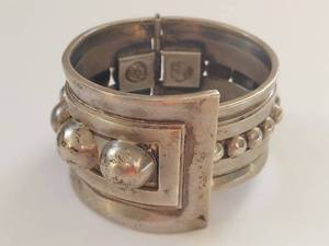 lot 12N image: Vintage Sterling Silver Ribbon and Ball Mexican Clamper Bracelet