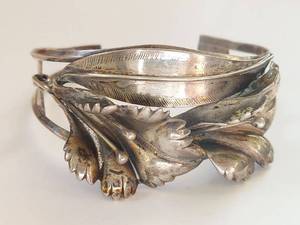 lot 15N image: Vintage Sterling Silver Leaf Design Cuff Bracelet