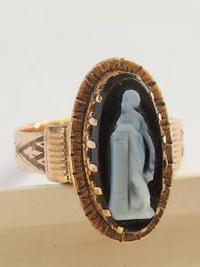 lot 17N image: Vintage 9K Gold Onyx Cameo Ring - Size 7.75, 3.80 grams Elegant Design