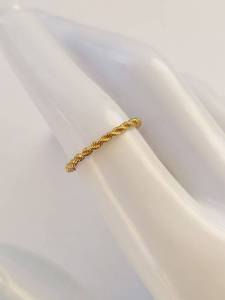 lot 21N image: 18k Gold Twisted Ring Size 7, 1.24 Grams Fine Jewelry