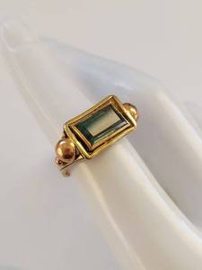 lot 26N image: 8k Gold Green Tourmaline Ring Size 6.25, 3.91g, Marked 333, Elegant Design