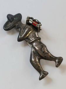 lot 59N image: Vintage Sterling Silver Mexican Man Brooch with Damaged Clasp