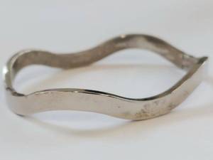 lot 61N image: Sterling Silver Hinged Bracelet with Unique Wavy Design 925 Marked