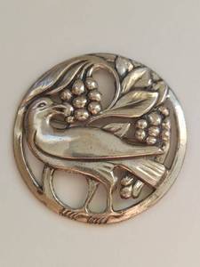 lot 82N image: Vintage Coro Sterling Silver Brooch Bird and Berry Design 13.16g