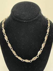 lot 104N image: Sterling Silver Necklace Made in Mexico 26 Inches Long Handmade Jewelry