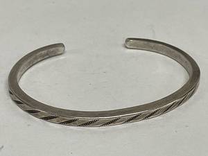 lot 122N image: Sterling Silver Cuff Bracelet Unmarked 15.33g Elegant Design