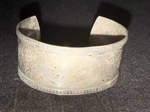 lot 132N image: Engraved Sterling Silver Cuff Bracelet 14.71g Unmarked Intricate Design