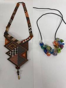 lot 139N image: Native American Beaded Necklace & Colorful Glass Flower Necklace Lot