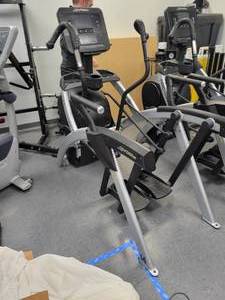 lot 10 image: Life Fitness Arc Trainer (590932)