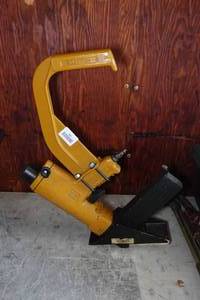 lot 335 image: Bostitch MIII Air Flooring Nailer