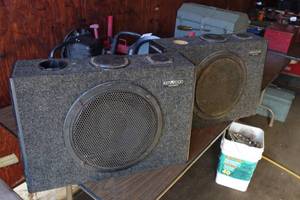 lot 385 image: Kenwood Truck Speaker Boxes