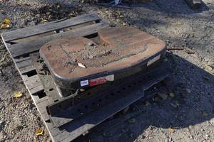 lot 320 image: Fontaine No-Slack Semi Fifth Wheel