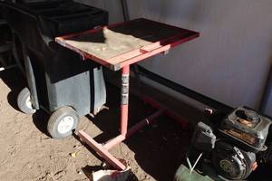lot 308 image: Adjustable Height Rolling Work Platform