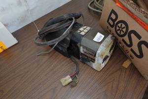 lot 271 image: Superwinch 4000 Lb 12V Winch