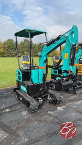 lot 15 image: CFG QH12R Mini Excavator