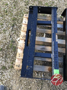 lot 33 image: Wolverine PFF2-13-45W Skid Steer Pallet Fork Frame