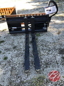 lot 54 image: Wolverine PFA-11-3300G Pallet Fork