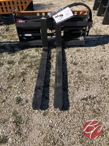 lot 55 image: Wolverine PFA-11-3300G Pallet Fork