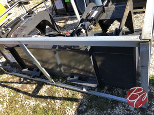 lot 79 image: Wolverine 72 Grapple Bucket Skid Steer Attachment