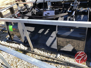 lot 84 image: Wolverine 72 Grapple Bucket Skid Steer Attachment