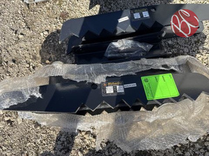 lot 204 image: Wolverine FCM-31-36IN Excavator Thumb