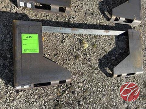 lot 230 image: Wolverine 38 Thick Skid Steer Attachment Plate