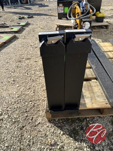 lot 231 image: Wolverine 1.5T-100351225 Pallet Forks