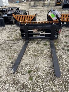 lot 53 image: Wolverine PFA-11-3300G Pallet Fork