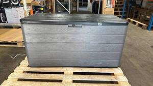 lot 4 image: Suncast Resin Outdoor Storage Deck Box with Locking Lid - missing 3 small screws