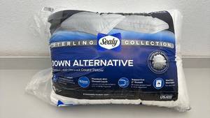 lot 45 image: Sealy Sterling Collection Down Alternative Pillows 2 Pack StandardQueen Size