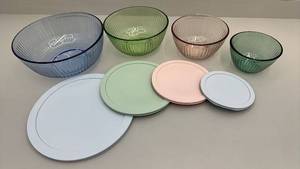 lot 57 image: Pyrex Set of 4 Ribbed Glass Mixing Bowls with Colored Lids