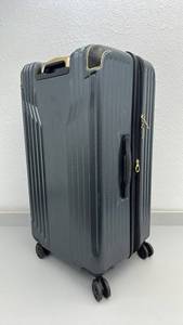 lot 106 image: Travelers Choice Hardside Wheeled Carry-On Suitcase with Gold Trim - used condition