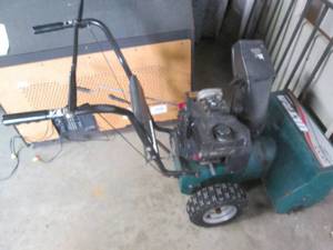 lot 200 image: Murray Ultra 22 gas powered 5hp se...