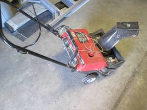 lot 201 image: Light weight Gas powered snow blowe...
