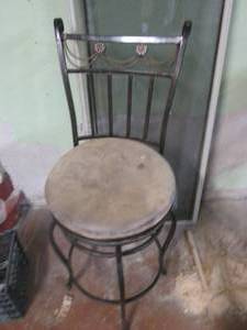 lot 204 image: Ornate Metal padded seat swivel bar...