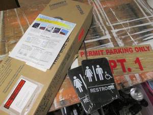 lot 253 image: New in box metal pigeon spike mecha...