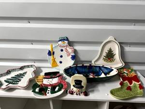 lot 56 image: Christmas Platters & Serving Dishes