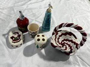 lot 72 image: Assorted Holiday Bathroom Dcor & Accessories
