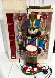 lot 10 image: Set of 3 Enchanted Illumination Fiber Optic Soldiers